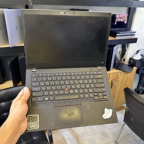 Lenovo t480s ci7 8th ram 24 ssd 512 VGA 2GB 14