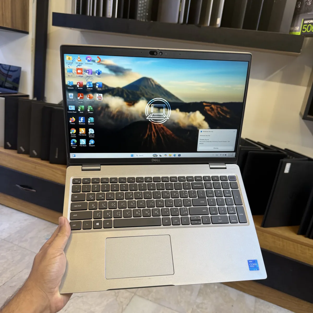 DELL PRECISION 3561 ci7 11850H ram 16 ssd 512 VGA 4G 15.6