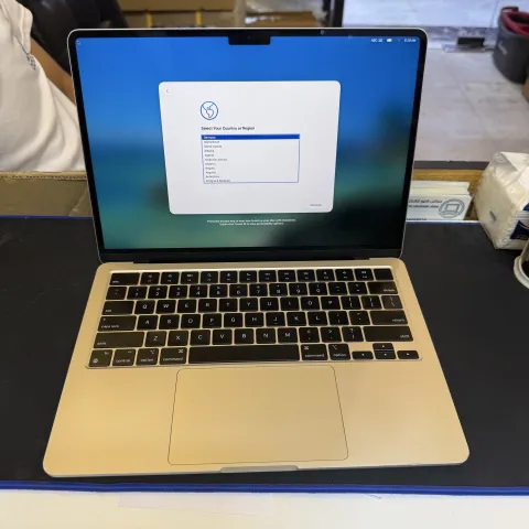 MacBook Air 2022 m2 ram 8 ssd 256 13.6 battery health 93%