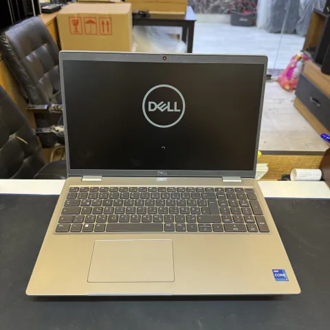 DELL E5521 ci7 11850H ram 16 ssd 512 VGA 2GB mx 450 15.6 FHD