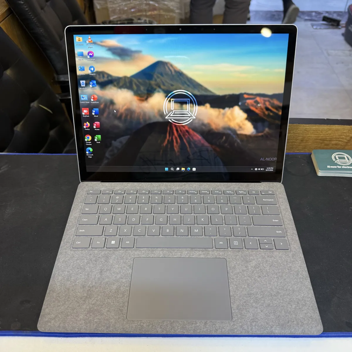 surface laptop 3 ci7 10th ram 16 ssd 256 13.5 2K لمس