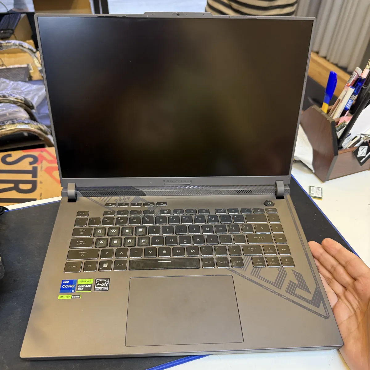 Asus rog G16 ci7 13650HX RAM 16 DDR5 SSD 512 RTX 4060 8GB 16" FHD+ 165HZ مستعمل